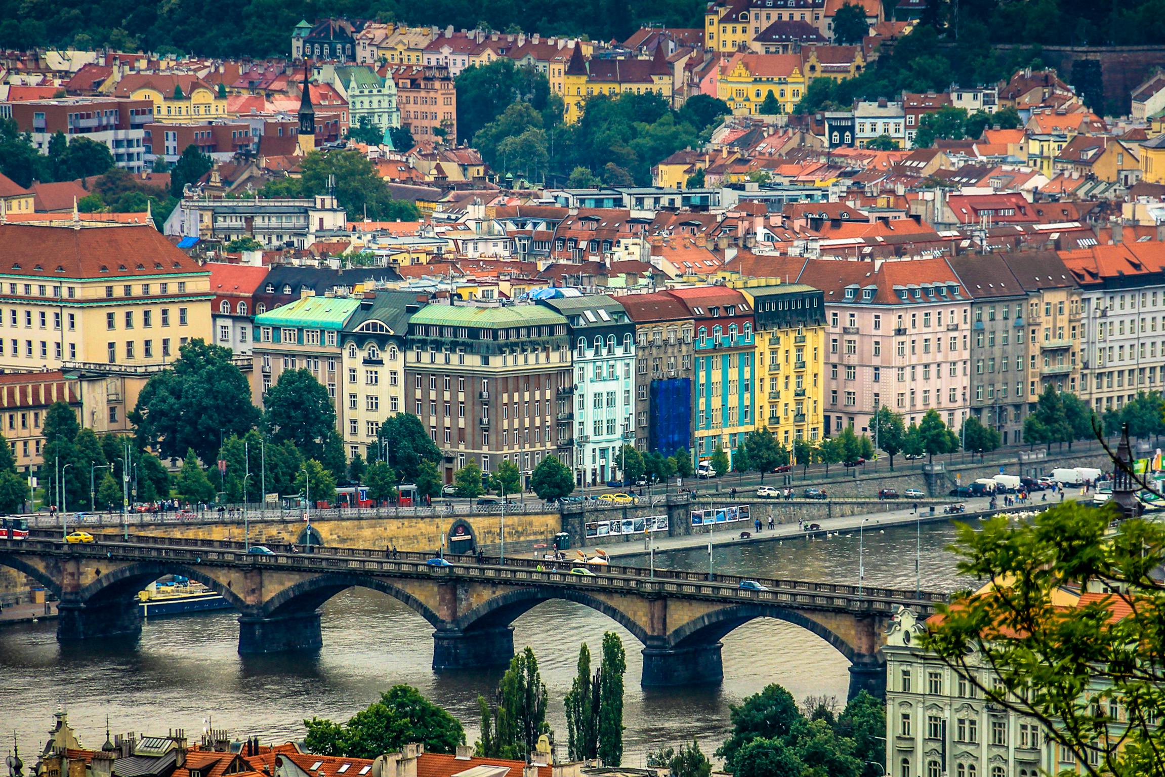 Mandarin Oriental Prague – Moser Crystal Suite – Luxurious Suite with Artistic Crystal Design