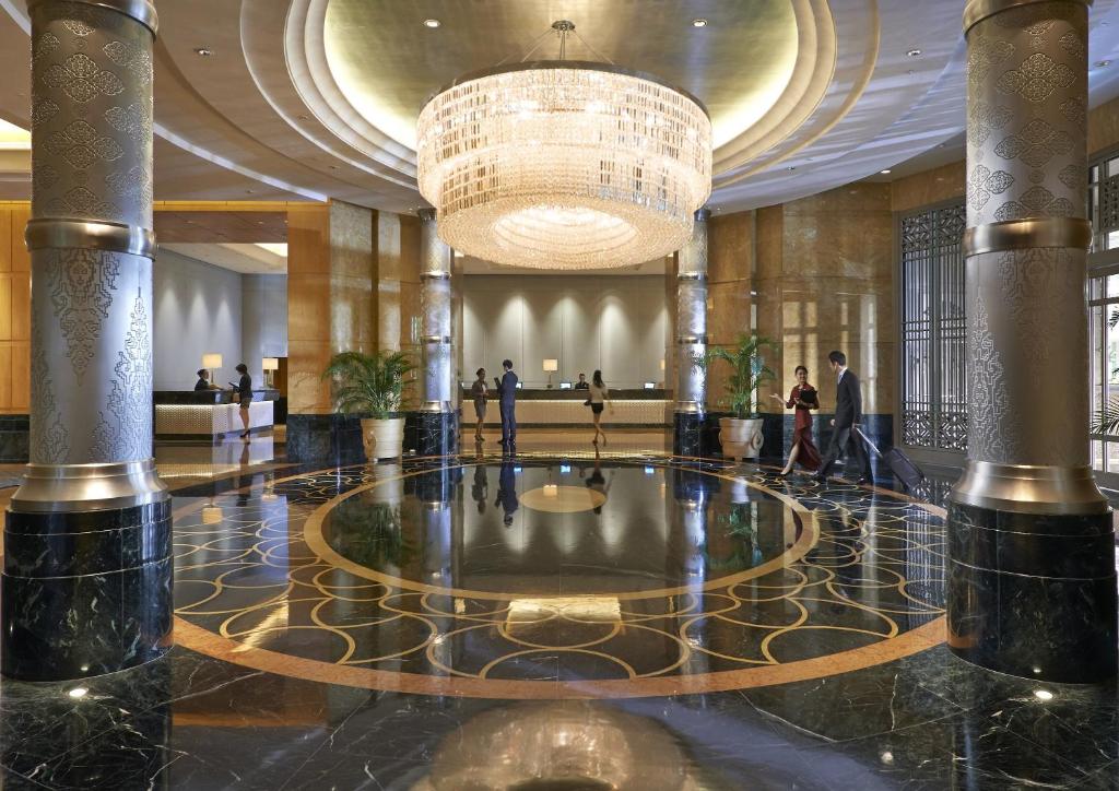 Mandarin Oriental Kuala Lumpur exterior beside Petronas Twin Towers at night